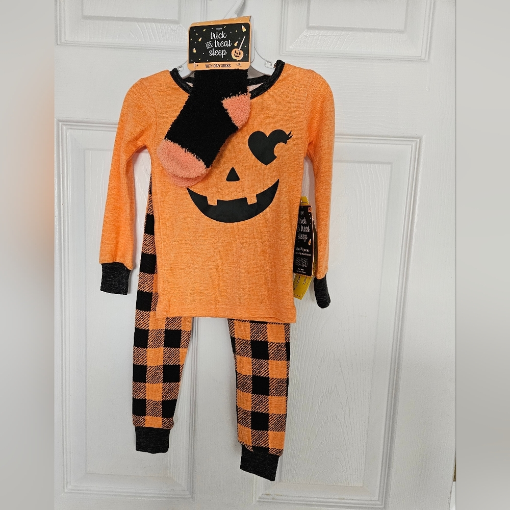 Trick or treat sleep‎ kids 2T pumpkin pj's with socks